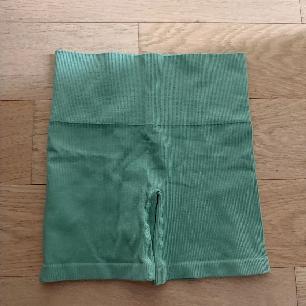 TNA Atmosphere Ribbed Shorts - Picture 3 of 3